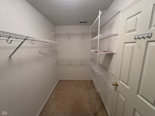 Building Photo - 7435 Sycamore Run Dr