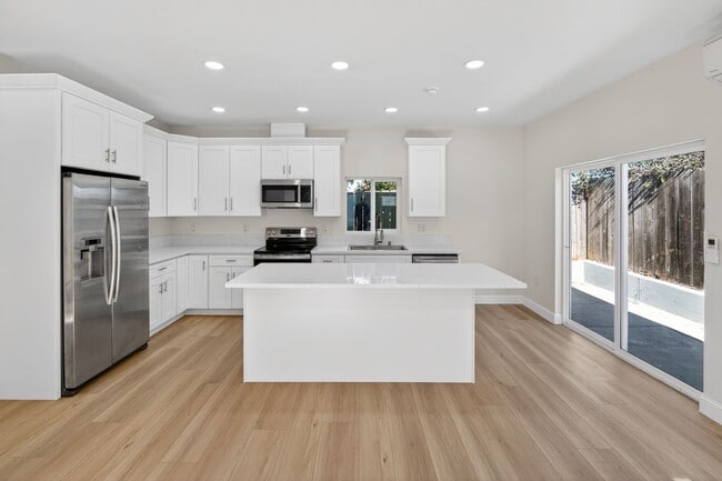 Building Photo - 8090 Flanders Dr