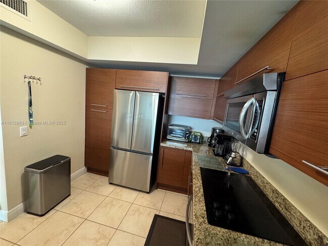 Building Photo - 2641 N Flamingo Rd