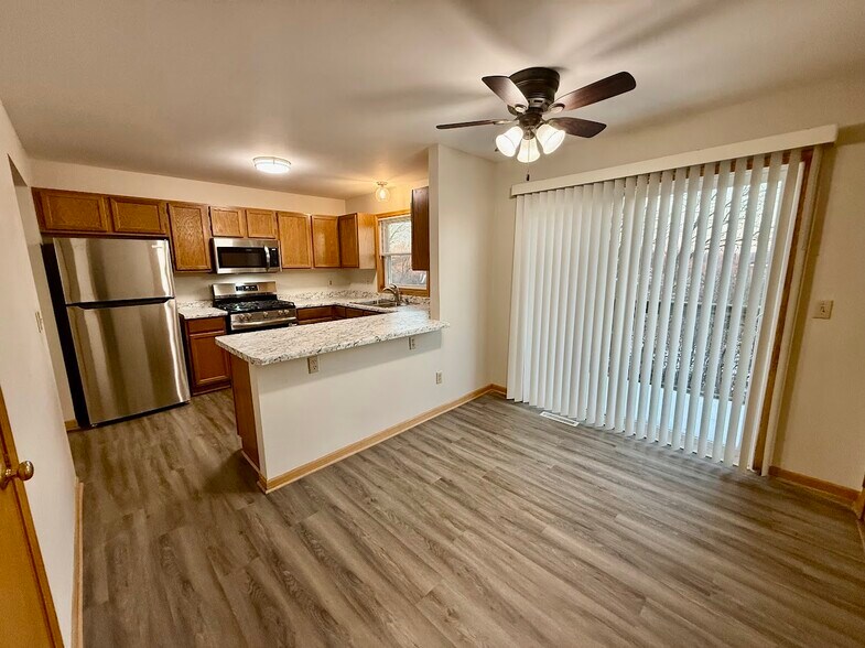 Dinette - 2042 Cliff Alex Ct S