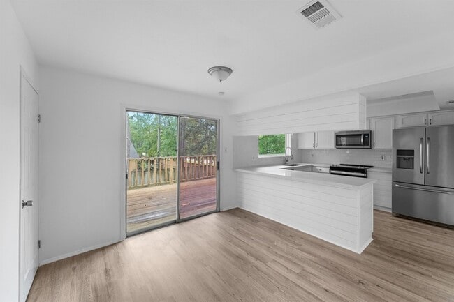 Building Photo - 2247 Oak Shores Dr