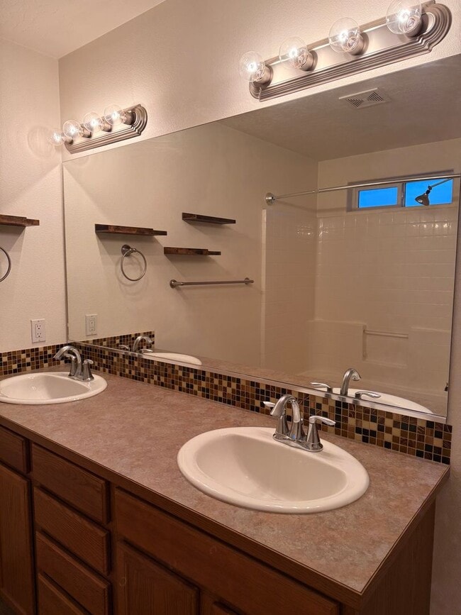 Building Photo - Home in the Landings