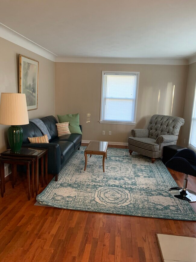 Building Photo - 6056 Woodlea Dr