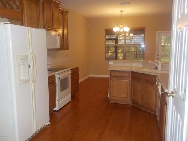 Building Photo - Charming 3 bedroom, 2.5 bath home in Oakle...