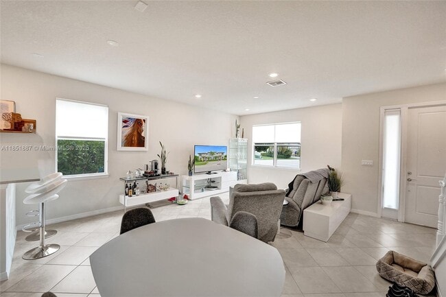 Building Photo - 4810 Eucalyptus Dr