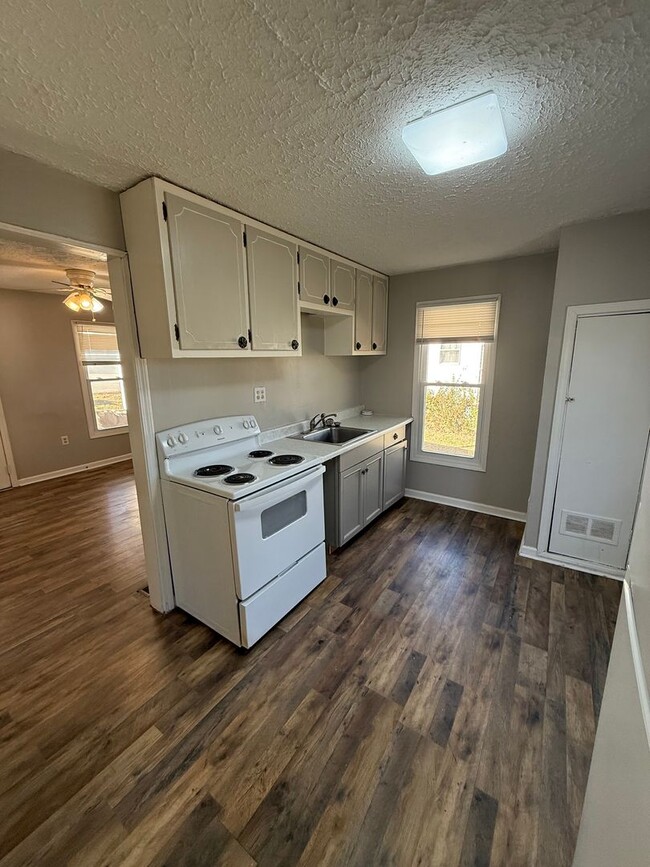 Building Photo - 223 Sunset Ave