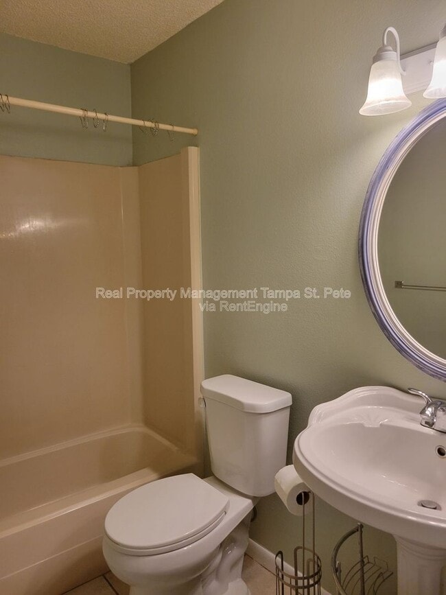 Building Photo - 4903 Myrtle Oak Dr