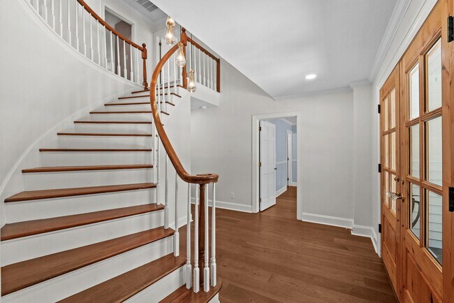 Building Photo - 5704 Woodside Ave