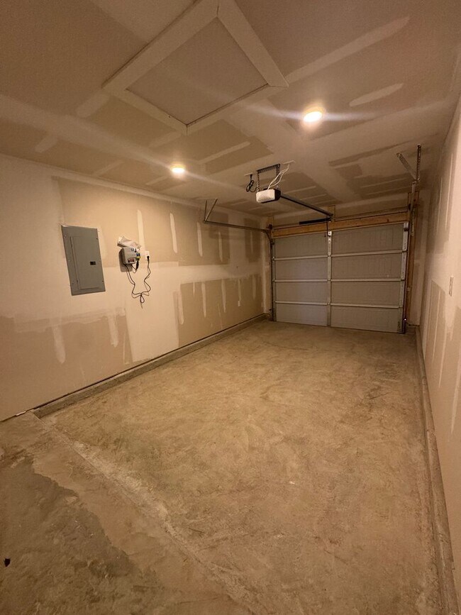 Building Photo - Brand New Construction 3/2/1 in Homestead!!! 1/2 off special  1st month's rent