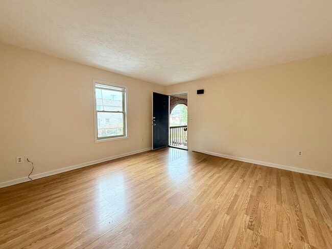 Building Photo - 245 Maryland Dr