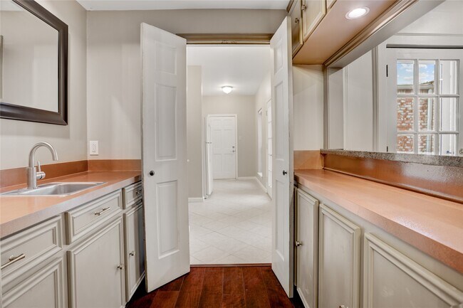 Building Photo - 7514 Olympia Dr