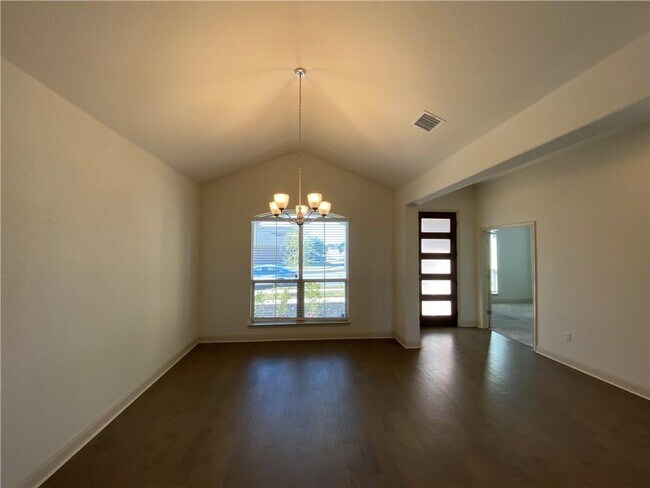 Building Photo - 16500 Aventura Ave