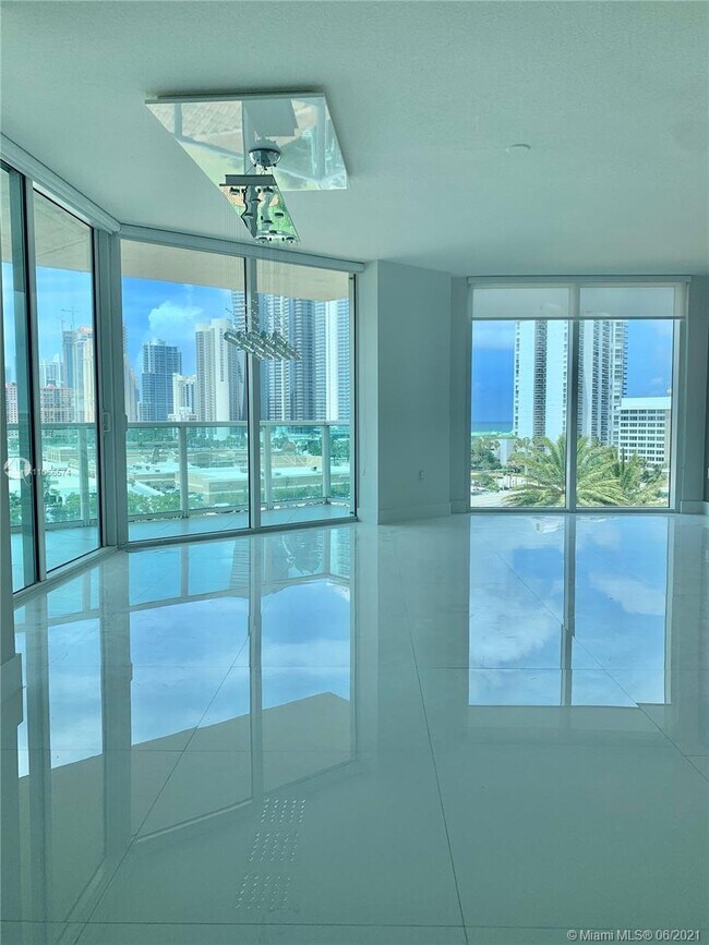 Building Photo - 250 Sunny Isles Blvd