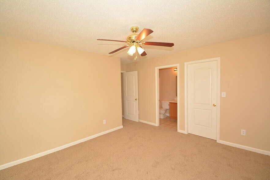 Building Photo - 9723 Centennial Ct