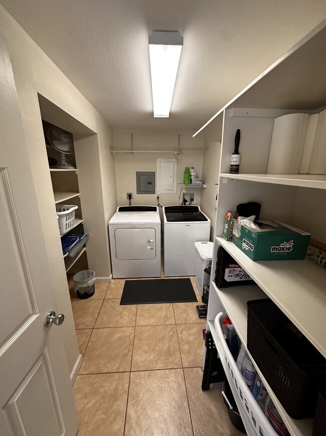 Building Photo - 1129 Riviera St