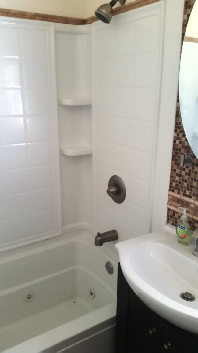 Building Photo - Extended Stay Studio apartment, 1 bed, 1 bath; fully furnished, all utilities and lawn care inclu...