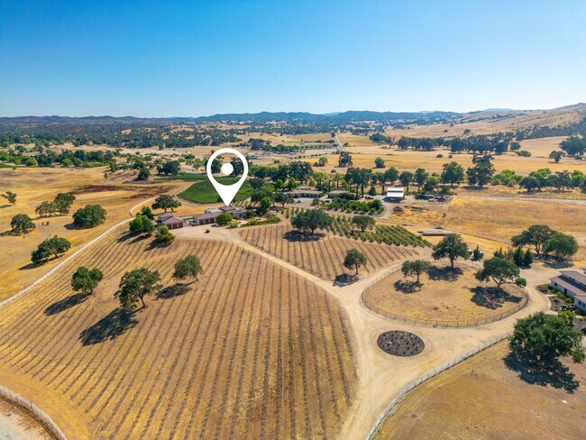 Building Photo - AVAILABLE NOW - Furnished Luxury Wine Coun...