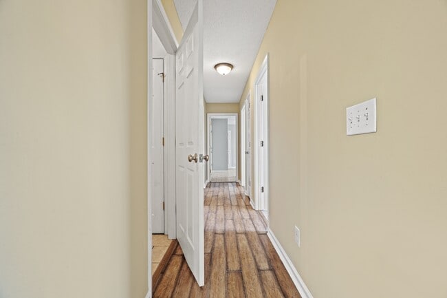 Building Photo - 527 3rd Loop Rd