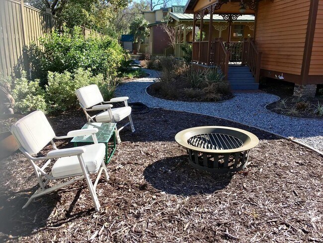 Building Photo - 802 Howe St