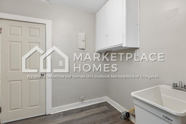 Building Photo - 7094 Fisher Ave