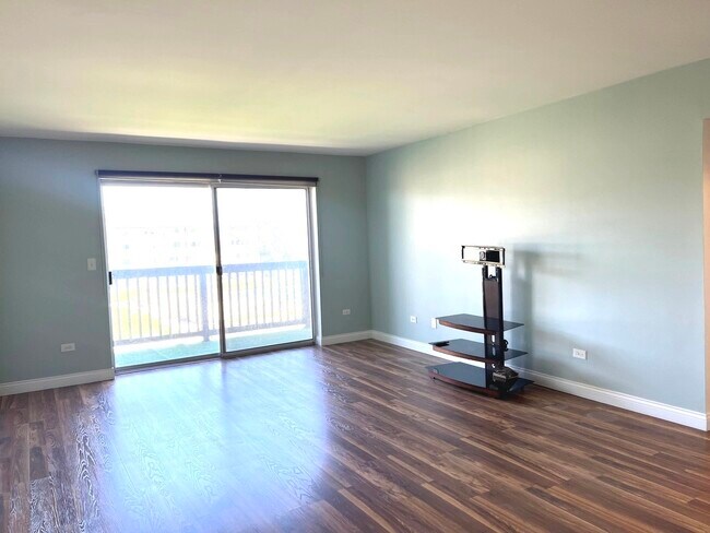 Building Photo - 2218 S Goebbert Rd