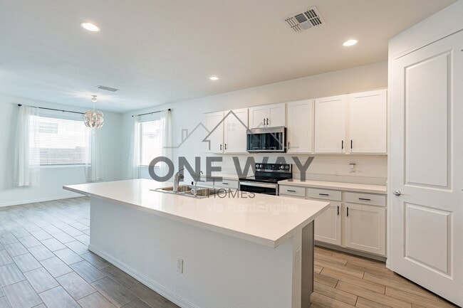 Building Photo - 9258 E Static Ave