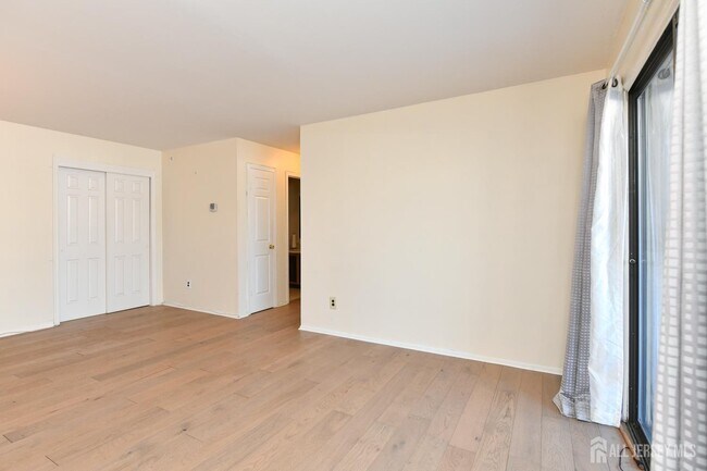 Building Photo - 290 Alpine Way