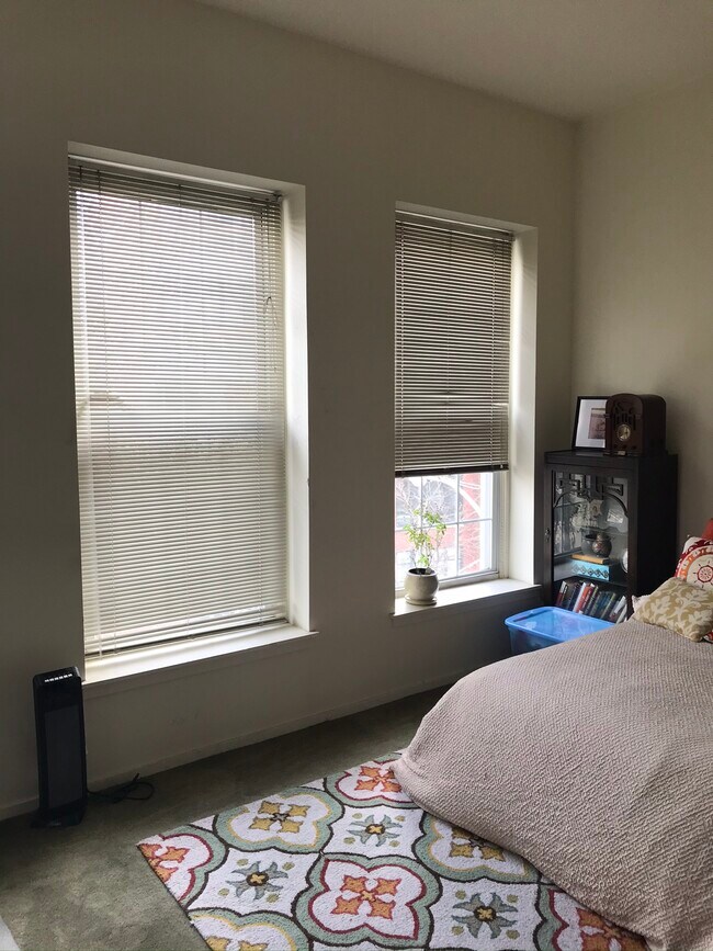 Building Photo - 308 York Ave