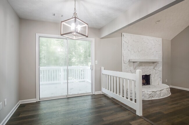 Building Photo - 3137 Glen Hollow Dr