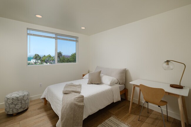 Building Photo - 3045 W Boulevard2A-2A