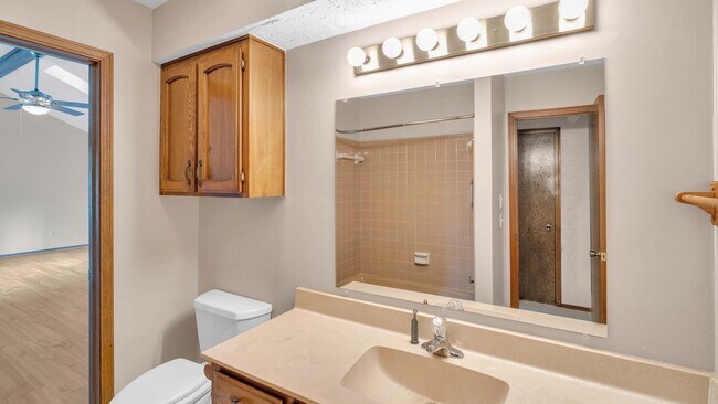 Building Photo - 3 Bed | 2 Bath | Broken Arrow
