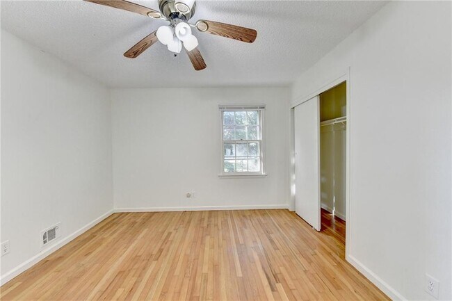 Building Photo - 2628 Whitehurst Dr