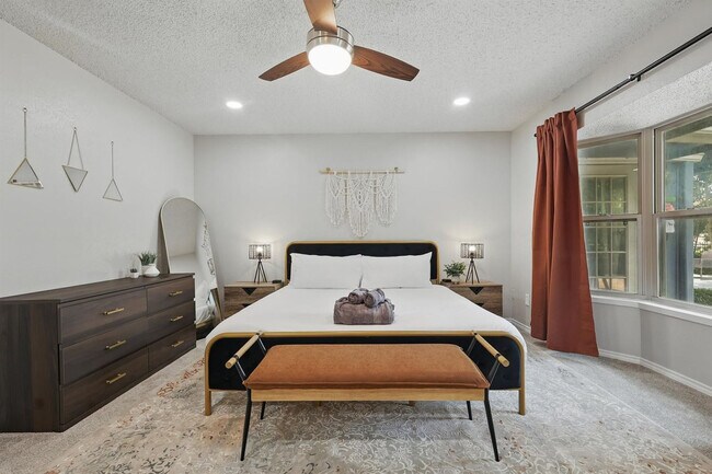 Building Photo - 5830 Jester Dr