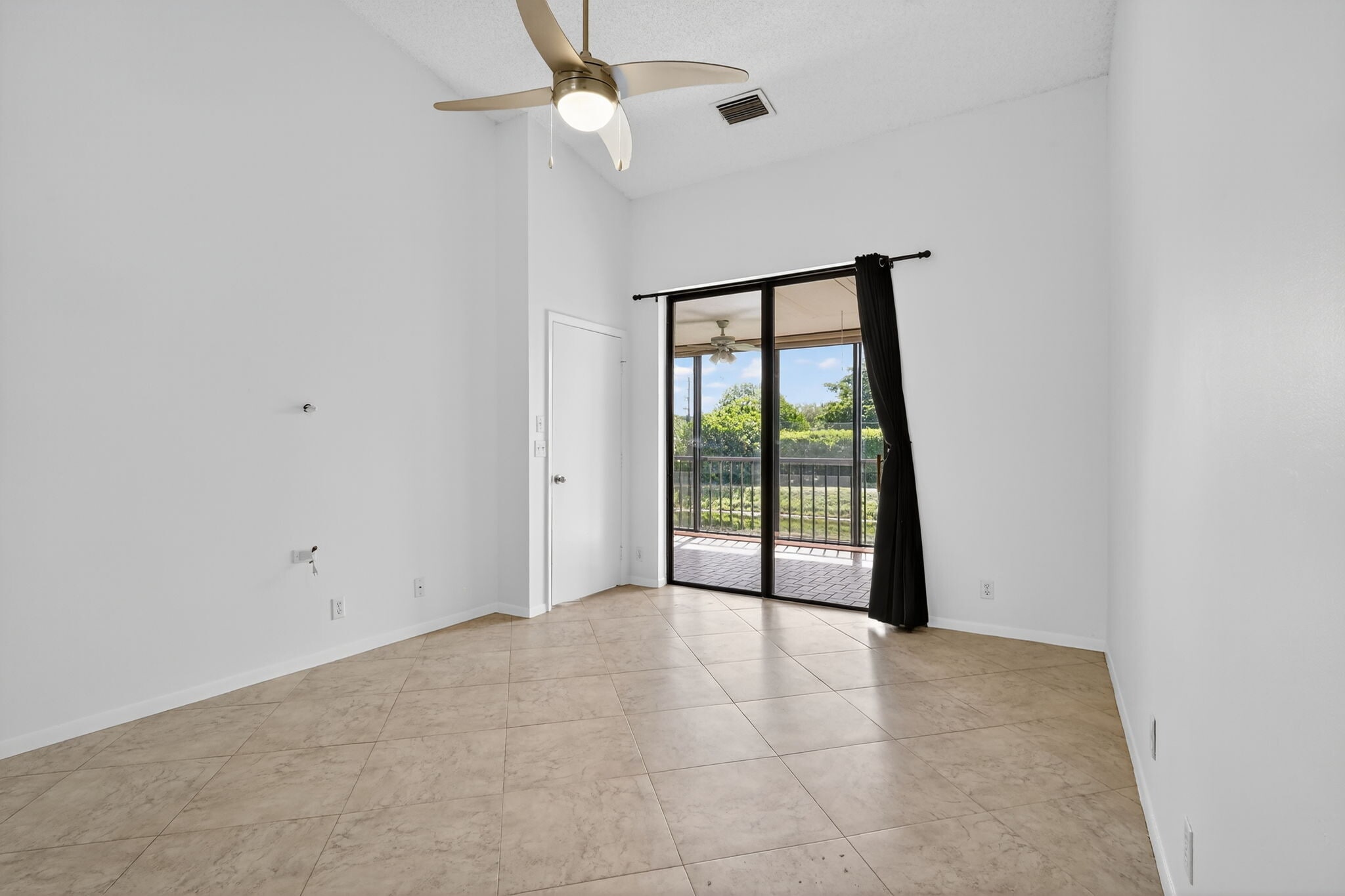 Building Photo - 5475 Verona Dr