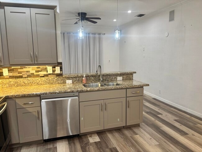 Building Photo - 5207 Eagle Cay Pl
