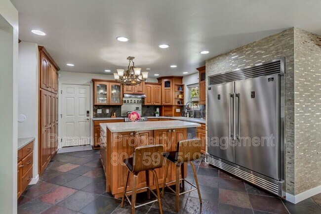 Building Photo - 10971 Cindy Cir