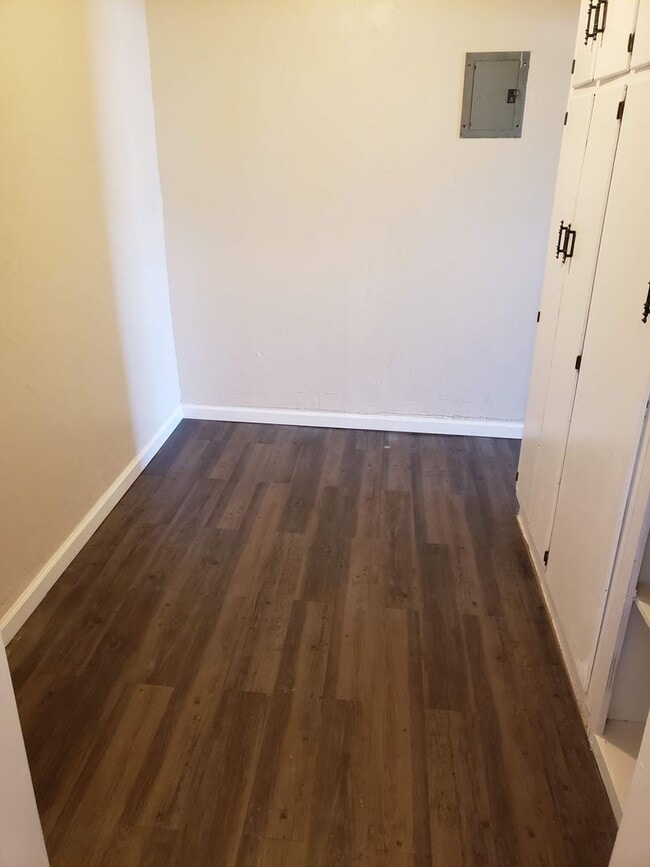 Building Photo - $0 First Month's Rent / $0 Deposit at Move-in