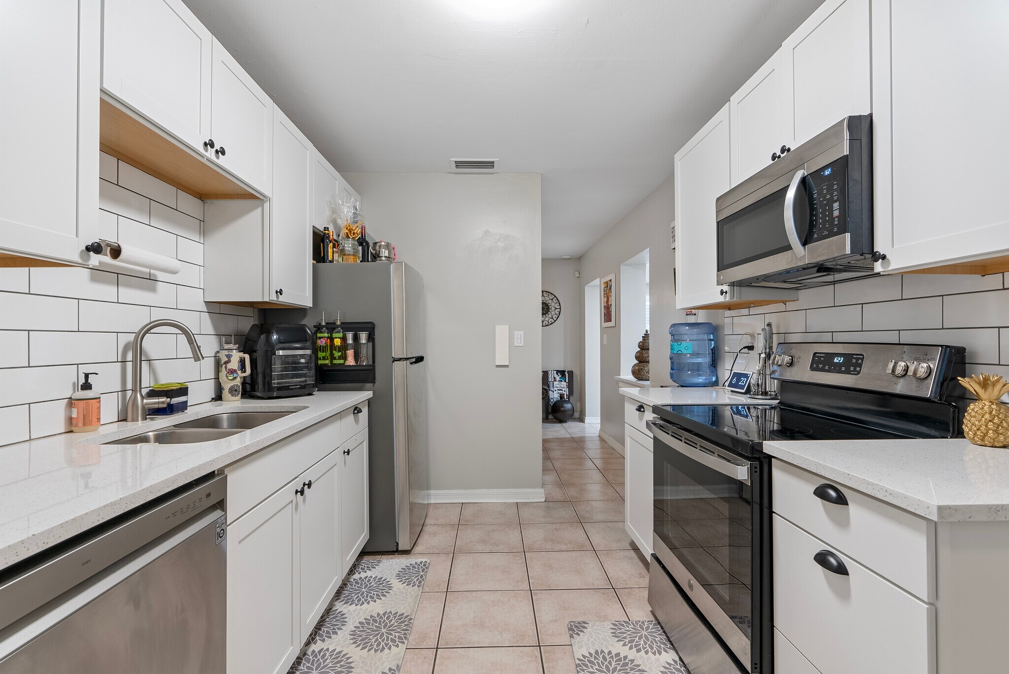 Building Photo - 3011 W Van Buren Dr