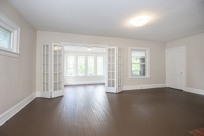 Building Photo - 3250 Berkshire Rd