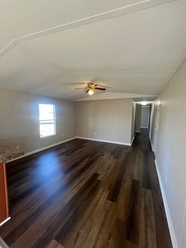 Building Photo - 1241 W Georgia Rd