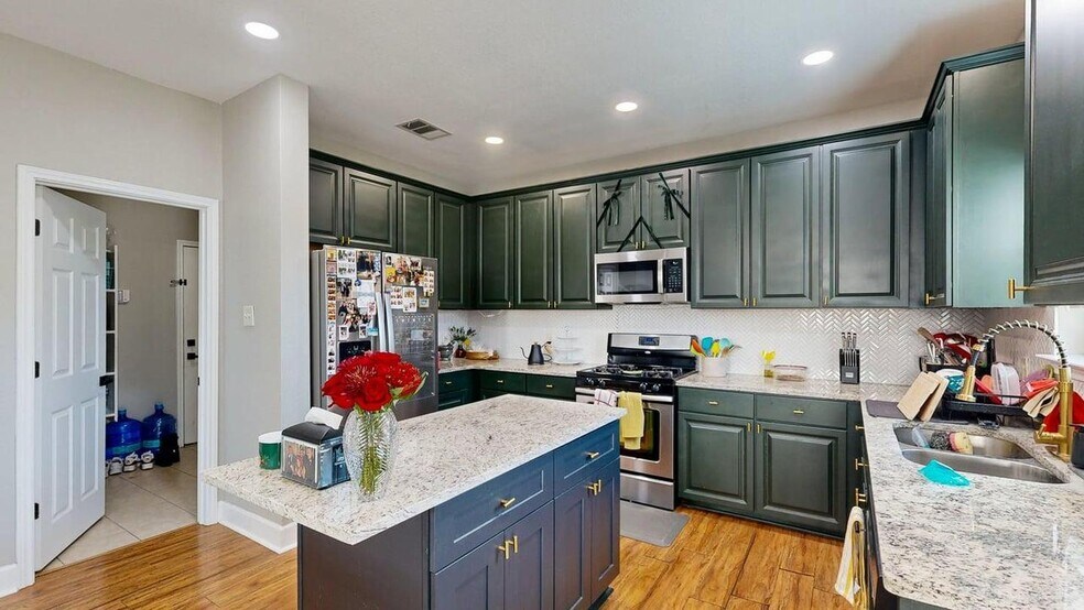 Building Photo - Comfortable Round Rock living with space, style, and everyday convenience