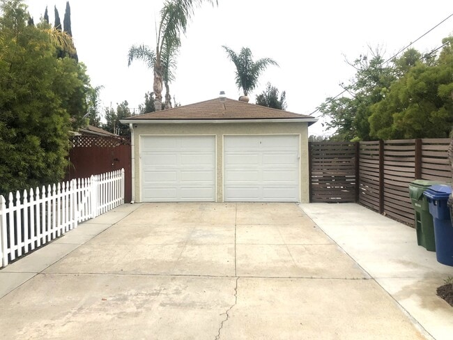 Building Photo - 6441 W 86th Pl