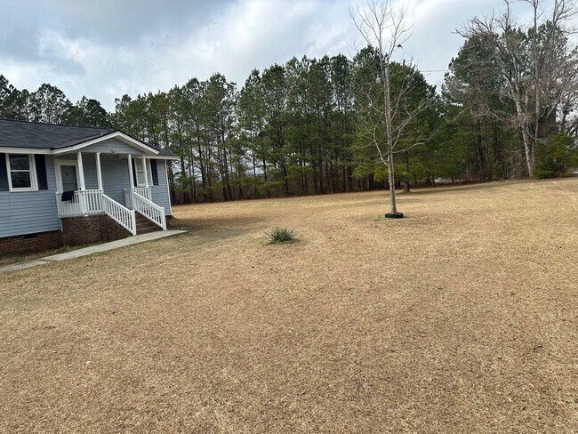Building Photo - 824 Congaree Church Rd