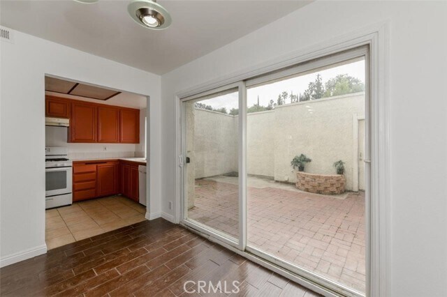 Building Photo - 2057 Dacian Dr S