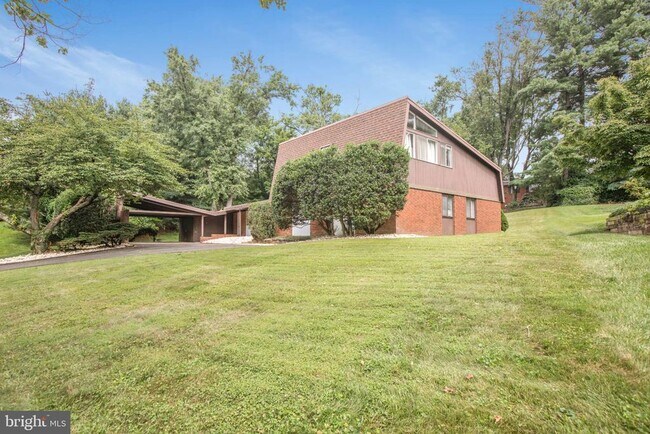 Building Photo - 3406 Woodvalley Dr