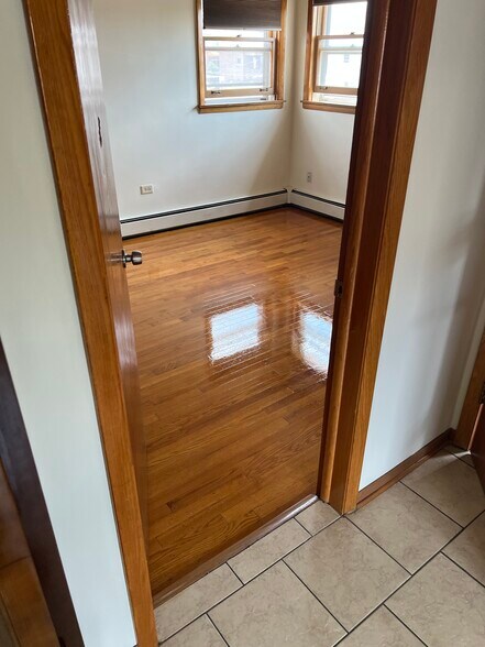 Primary Photo - 2725 N 75th Ave