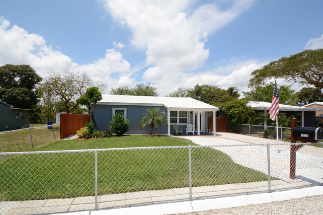 Building Photo - READY FOR A NEW TENANT - EXCELLENT PRIVATE PROPERTY IN SOUTH MIDDLE RIVER