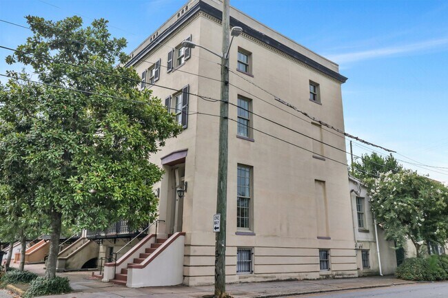 Building Photo - 25 W Perry St