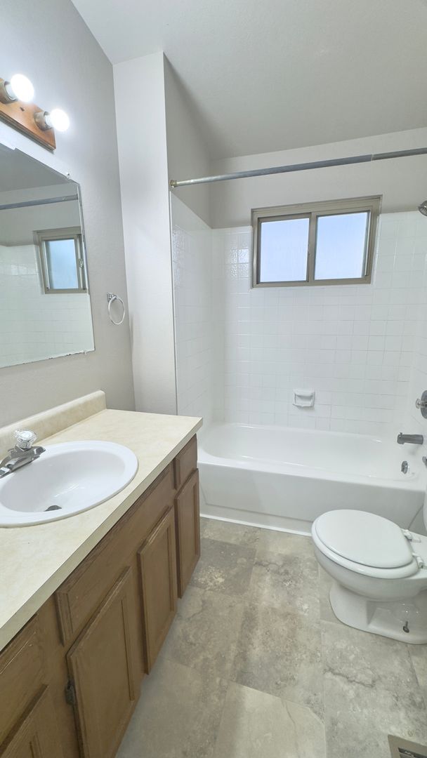 Building Photo - 2340 Split Rock Dr