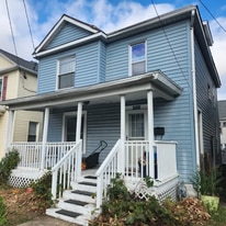 Building Photo - 904 W 26th St